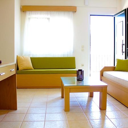 Olive Tree Apartments Fourka Bilik gambar