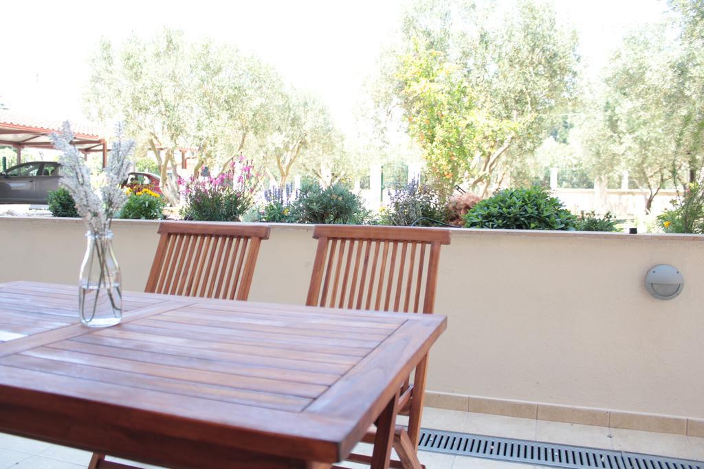 Olive Tree Apartments Fourka Bilik gambar