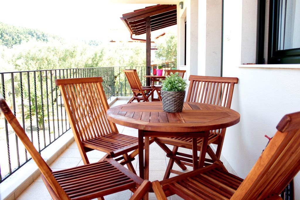 Olive Tree Apartments Fourka Bilik gambar