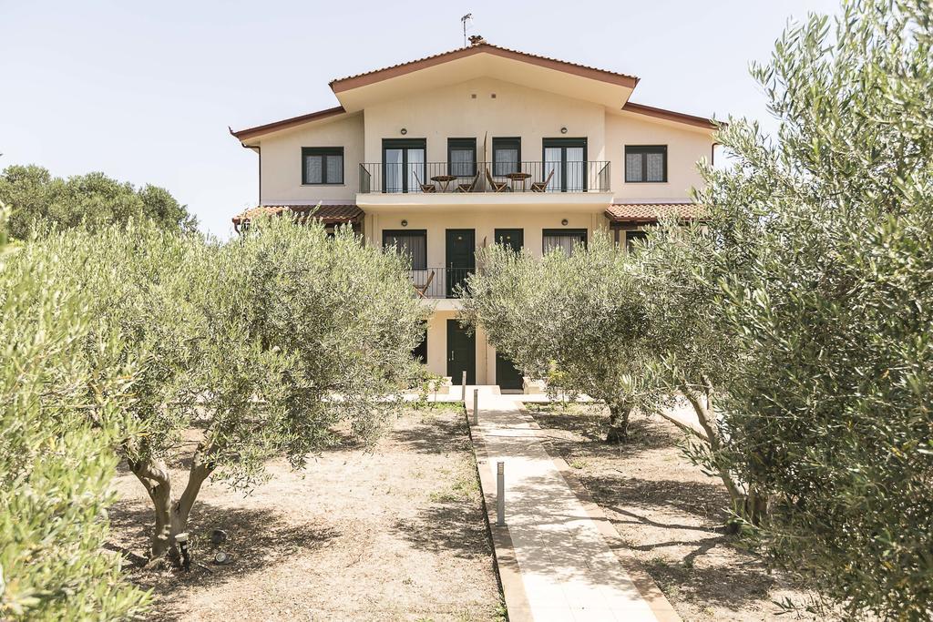 Olive Tree Apartments Fourka Luaran gambar