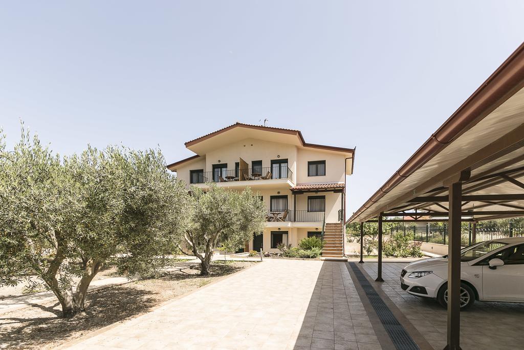 Olive Tree Apartments Fourka Luaran gambar
